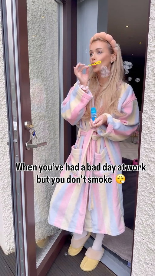 Just letting off some steam 🫧 

Dressing gown @thegiftedsisters_ 🌈