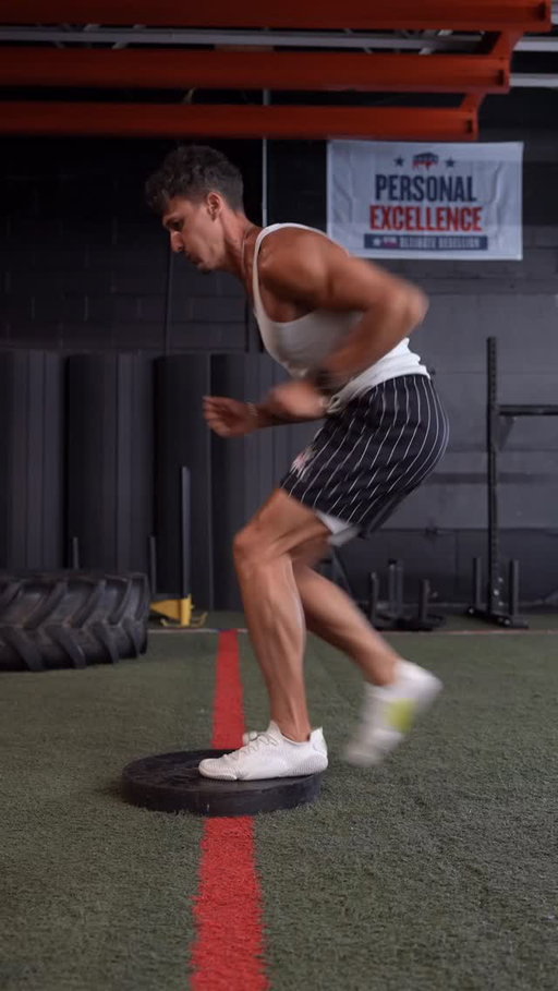 Footwork Training To Build Speed, Agility, & Explosiveness🦶🏽

✅ Everything starts at the feet.
Balance. Control. Power. Longevity.
Whether you’re an athlete or just want to move better, footwork is foundational.
This drill targets fast-twitch responsiveness and sharpens how you move through space.

#footworktraining #movementmatters #speedandagility #athletedevelopment #longevityfitness #explosivetraining