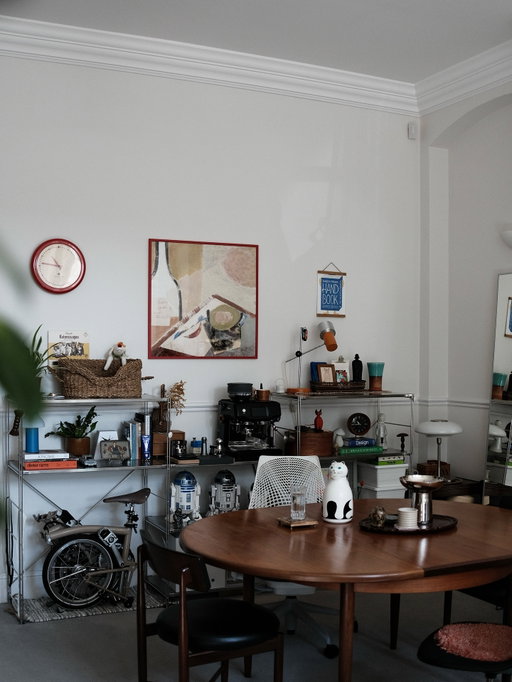 The hallway often ends up as our quiet archive, small things, accessories, and jackets that tell where we’ve been.

It’s never planned, just the way we live with the things we keep.

•
#slowlivinghome #homeaesthetics #curatedhome 
#everydayliving #doorwaydecor #homecorner 
#apartmenttherapy #midcenturyaesthetic