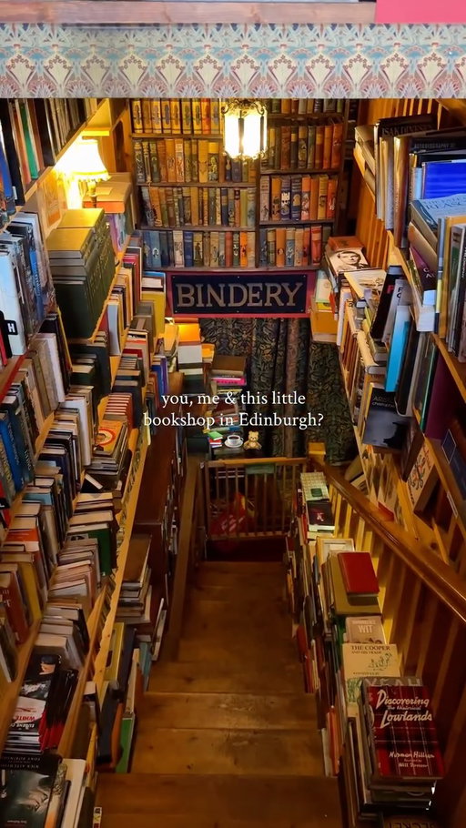 📍The Gently Mad Bookshop

follow @tayandtreytravel for more of our adventures + what it’s like traveling the world in our 20s✈️
•
•
•
•
•
Edinburgh, Scotland, Bookstore, Reading, Cozy, Moody, Rainy