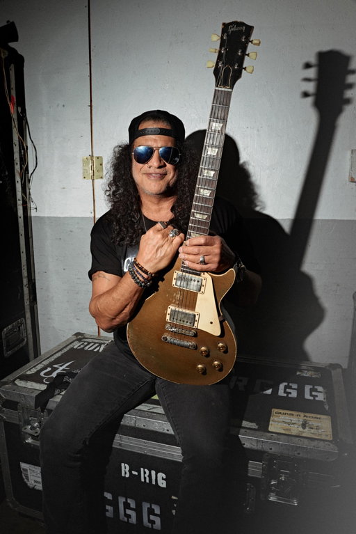 #Newguitarday makes everyone smile.

When this well-loved and road-worn 1958 Gibson Les Paul “Darkback” came through the shop, we knew exactly who needed to see it.
Congratulations to our good friend @slash on an incredible addition to the collection.

Swipe through for a closer look at this remarkable piece of Gibson history.

#gibsoncertifiedvintage #slash #lespaul #1958lespaul