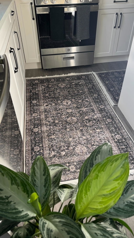 Your kitchen deserves this upgrade for all the messes it sees.

📸 @thatgirl.nataliabae
Rug: Lisa — Midnight

#washablerug #homedecor #madefortogether