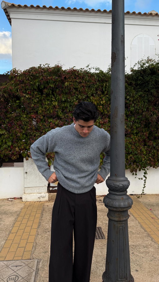 No worries 
.
.
.
#MensFashionSpain #ModaHombreEspaña #EstiloHombre #MenswearEurope #ClassicMenswear #CleanMenswear #MinimalMenswear #TimelessMenswear #SmartCasual #ModernClassic #CityStyle #EverydayUniform #StreetStyleSpain #mensweardaily