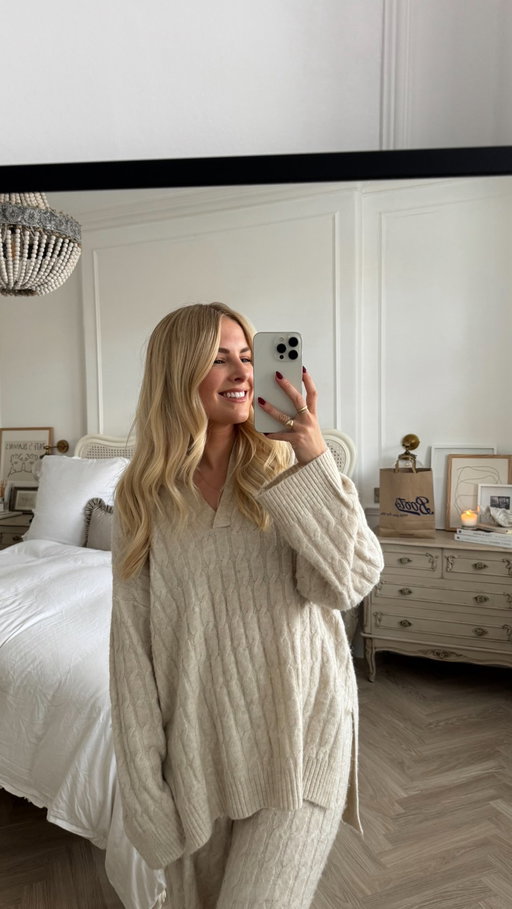 ad. A festive night in might be my favourite type of girls night 🎄

Boots’ biggest ever Black Friday Star Gift deals made it so easy to pick up some thoughtful presents for my long-distance besties and start the celebrations early! Head over to @bootsuk to shop the offers now ✨

.
.
.
T&Cs:  Selected products and subject to availability. Selected stores. Worth price based on standard selling price of individual items. Too Faced, Kylie Cosmetics and Clinque, whilst stocks last. Remington offer ends 06/01/26. No7 offer ends 24/12/25.