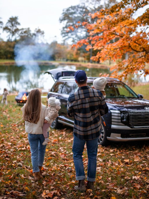Fall is our favorite — a bonfire, backyard movie, and a trunk full of blankets, snacks, and giggling kids. The 2026 @HyundaiUSA Palisade gives us a front-row seat to all the best memories. 🍂🍿#HyundaiPalisade #HyundaiPartner