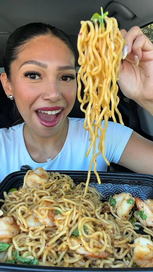 @pfchangs New Long Life Noodles are so delicious!!🍜 And the Black Pepper Filet was soooo juicy and flavorful! ❤️#pfchangspartner#longlifenoodles#steak#noodles#newmenu#mukbangs