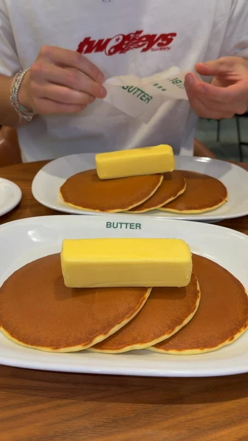 Trying the famous Butter Pancakes in Japan!
📍 Butter, Tokyo 

#pancakes #butter #tokyo #japanesepancakes #japan