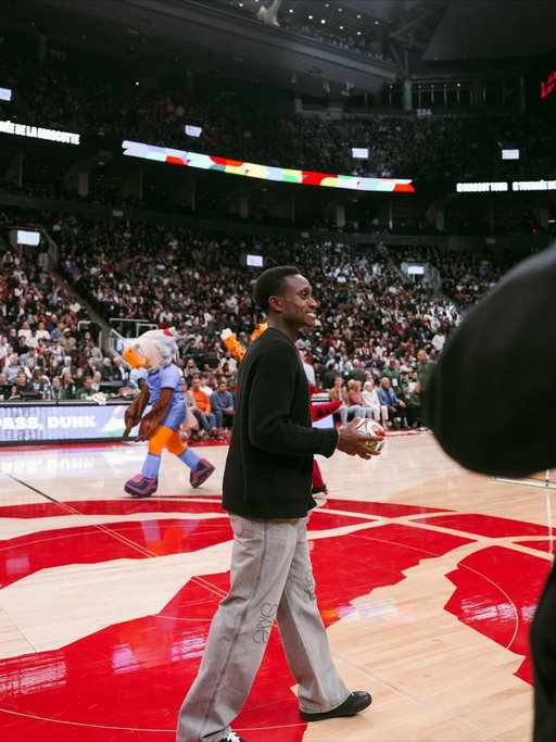 Toronto link-up 🇨🇦
@richielaryea and the FIFA crew pulled up to the game ⚽️🏀
