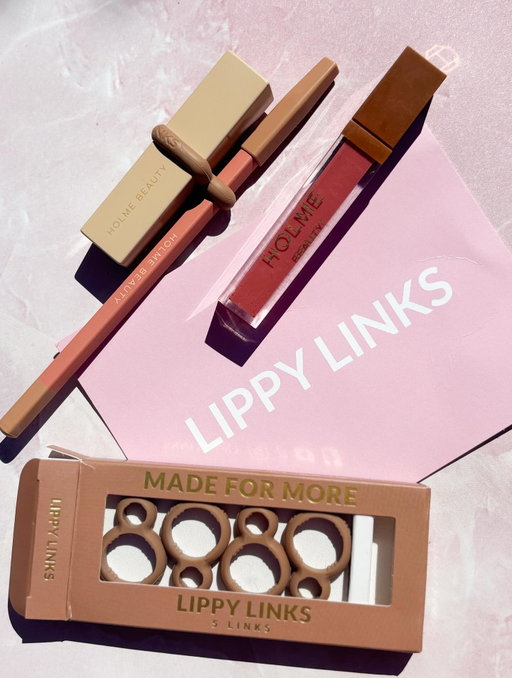 LAST YEAR I MADE A BEAUTY DISCOVERY that changed my life in @lippylinks 💄✨
Since then, they’ve become a staple in keeping my lip collection tidy, stylish, and so easy to grab — no more digging through drawers or bags!

So you can imagine my excitement when I heard about the new limited edition colour way, mocha mousse… and then realised it perfectly complements one of my favourite local beauty brands, @holmebeauty 🤍
It’s truly a case of when local icons unite!

For anyone who hasn’t met them:
Lippy Links are these clever silicone rings that connect your lipstick and liner together, so your perfect combo is always ready to go. Australian-owned, female-founded, cruelty-free, and packaged with sustainability in mind — they make your beauty storage feel smart AND chic.

Holme Beauty is all about skin-first, minimal, Aussie-made formulas that let your natural glow shine through. Pairing the new Lippy Links colour with a Holme Beauty favourite? Absolute perfection for my shelf (and my feed).

Have you tried Lippy Links yet? 
•
PART PR/ Thanks to Sia at Lippy Links for sending these over to me. I love them. Holme beauty products purchased by me
• 
#LippyLinks #HolmeBeauty #BeautyStorage #AustralianBeauty #missnellebelle #beautyicons #mochamousse #instabeauty #ausbeautybabes #ugc #beautygamechanger