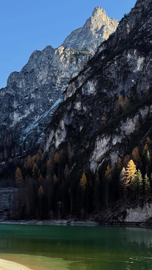 the dolomites trip finally made it out of the group chat 🏔️🤍💫🌲🤎

#dolomites #girlstrip #hikingtrip #hikingoutfit