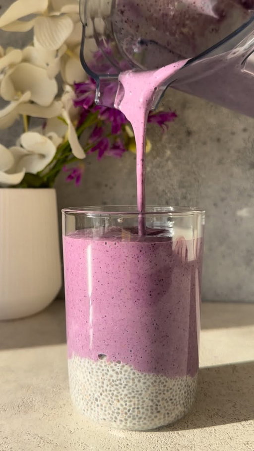 Double the chia, double the goodness 🫐🫐🫐
Creamy vanilla chia pudding at the bottom, blended right into the smoothie on top — fibre, antioxidants, and healthy fats all in one glass! 

Comment YUM and I will DM you the recipe 

💜💜💜
.
.
#healthybreakfast #chiapudding #blueberry #blueberries #blueberrysmoothie #smoothie #smoothies #smoothierecipes #smoothierecipe #easyrecipeideas