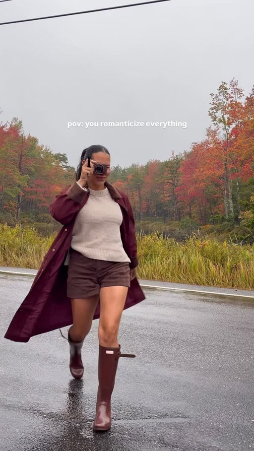 I swear I’m in an indie movie 🍿 

#falloutfitinspo #fallstyle #autumnoutfits #itgirlstyle #thatgirlvibes #pinterestgirl #coquetteaesthetic 
#fallfashiontrends #nancymeyersaesthetic #ootdfall #softaesthetic