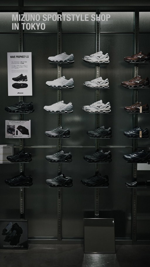 東京哪裡逛Mizuno Sportstyle 專門店，請直接收藏起來！

今年剛開的Mizuno新店型，除了滿滿的Sportstyle鞋款（有不少直營限定、日本限定配色），還有日本才買得到的服飾與配件。

推薦一下3間在市區的Mizuno Sportstyle 專門店，近期有去東京或計畫要前往的鞋友，記得排進行程，不要錯過啦！

📍渋谷PARCO 5F 
5F, Shibuya PARCO, 15-1, Udagawa-cho, Shibuya-ku, Tokyo 150-0042

📍池袋 PARCO 4F
4F, Ikebukuro PARCO, 1-28-2, Minami-Ikebukuro, Toshima-ku, Tokyo 171-0022

📍高輪 NEWoMan 2F
2F, North, NEWoMan TAKANAWA, 2-21-1, Takanawa, Minato-ku, Tokyo

@mizuno_sportstyle_jp @mizuno_sportstyle_tw 

🎥 by @tonyblee