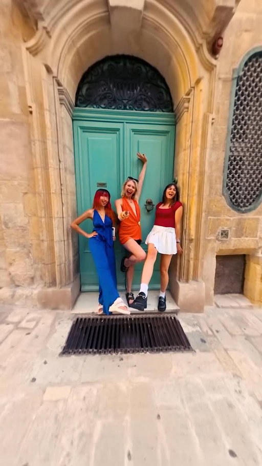 You okay ladies 👀? 
Selfie sticks will always be in fashion with @insta360 🔥

#insta360 #videotricks