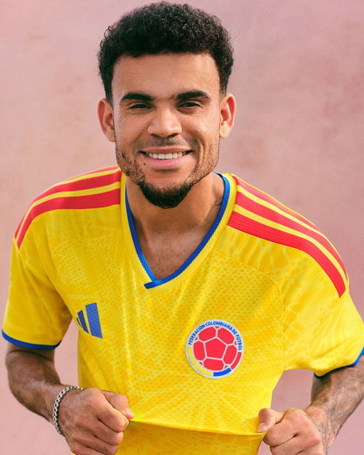 La piel definitiva para un país lleno de magia ⚽️✨🇨🇴​

Mariposas amarillas que nos acompañan en búsqueda del sueño 🔜🌎​

Disponible a partir del 06/11 en adidas.co​

#FIFAWorldCup #adidasFootball