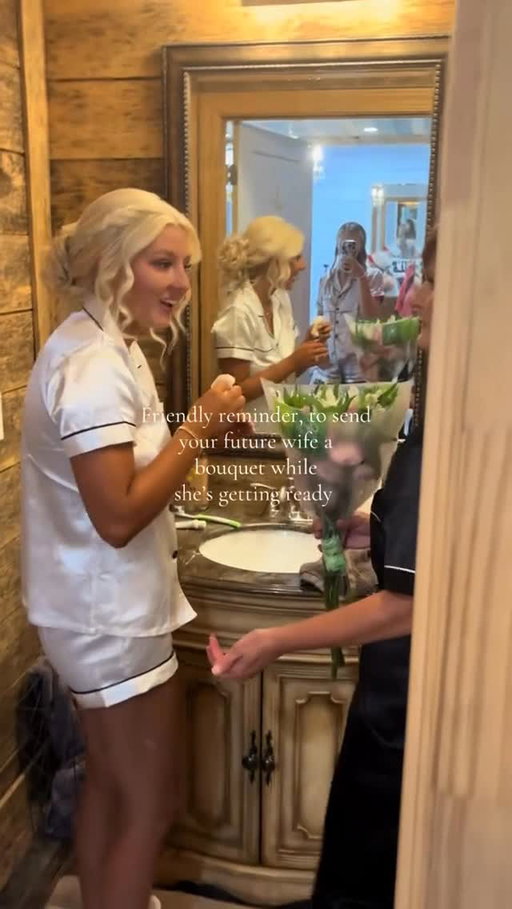 The “he’s a keeper” moment 💐

Credit: maggie99dawn on TikTok

#weddingregistry #weddinginspo #weddingtips #bridetobe #weddingflorals