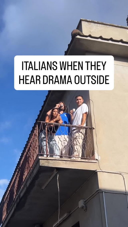 Bring us an Aperol next 🤭

#comedy #italian #italiancomedy