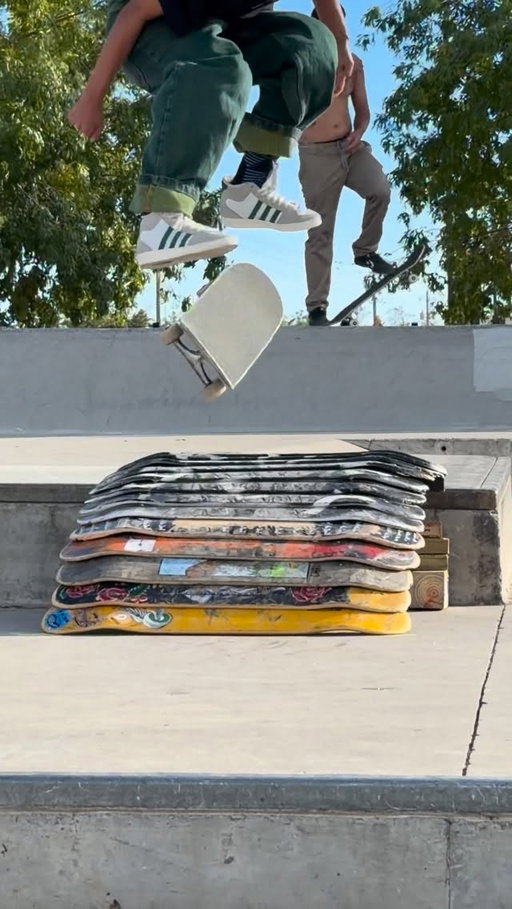 Kickflip into boards 🤩🛹 @techdeck  #teckdeck #startsmallgobig