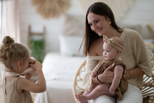 À tes 6 mois, à notre tétée de satin 🤎🥛

Déjà une demi-année de toi mon petit rayon de soleil,
Où est le bouton off ? 🥺

Je t’aime de tout mon cœur ✨

📸 @marjory_photography 

#famille #amour #maternité #merefille