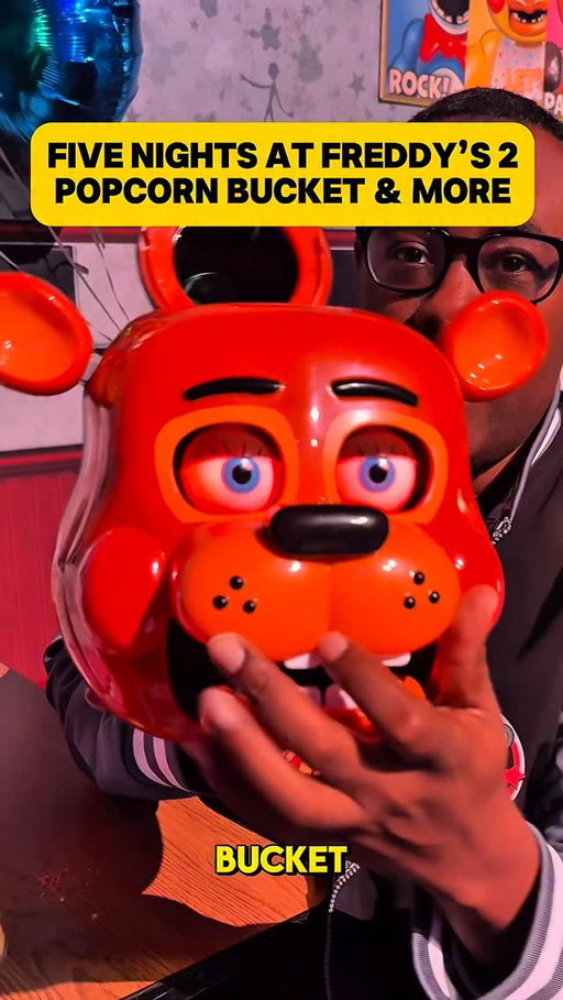 Five Nights at Freddy’s 2 popcorn bucket, sipper, pizza box… and mask? FNAF 2 tix on sale, are you going to see it? Thanks @fnafmovie @universalpictures @blumhouse for the event and exclusive first look of the theater merch. @amctheatres #fnaf2 #fnaf #fivenightsatfreddys2 #fivenightsatfreddys #popcornbucket #sipper #mask #facemask #toyfreddy #toybonnie #blumhouse