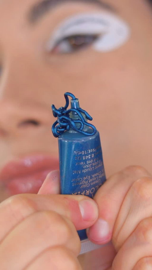 ASMR 🎧 Eyeliner, but make it easy 💙🦋✨

Products used:
@danessa_myricks @danessamyricksbeauty liquid eyeshadow