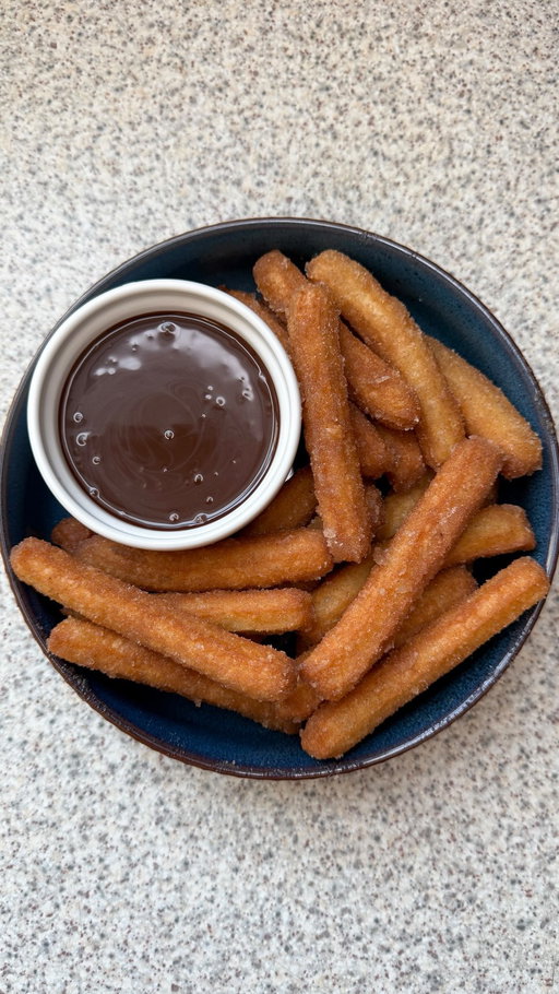 CHURROS 

the full recipe is on ashbaber.com, there’s also a link in my bio :)

#churros #foodreels #goodfood #dessert #dessertideas #foodie