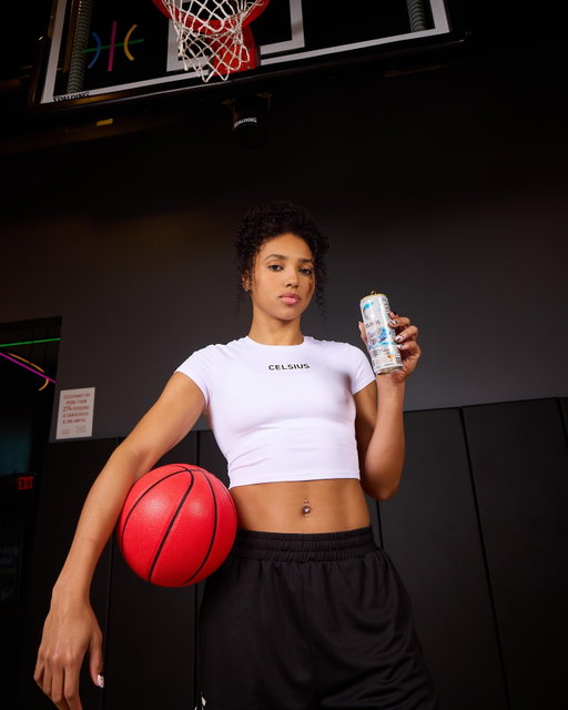 Spritz in the veins, ice cold on the court…I wouldn’t Fudd around with @azzi35 this season🧊⚡️🏀
#livefitgo