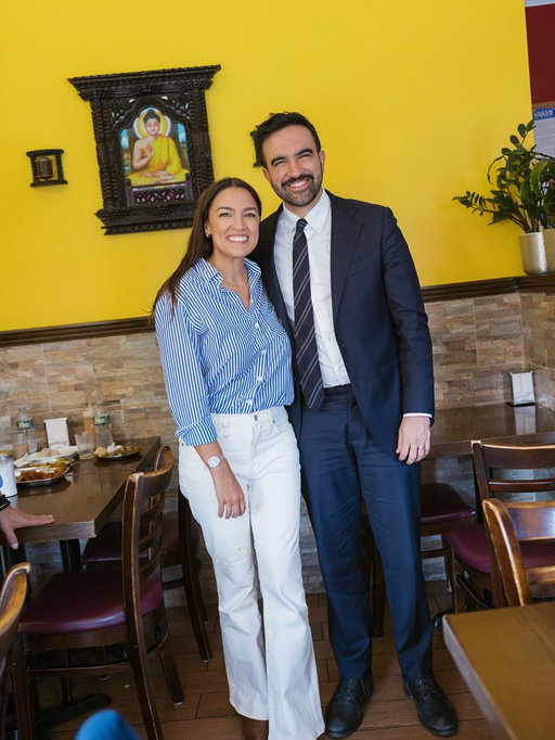 A busy first day as your Mayor-elect: early morning interviews, transition announcements and meetings. More to say on all of it tomorrow. 

But a highlight was lunch chili chicken with tingmo bread and aloo dum with @aoc at Laliguras Bistro in Jackson Heights.