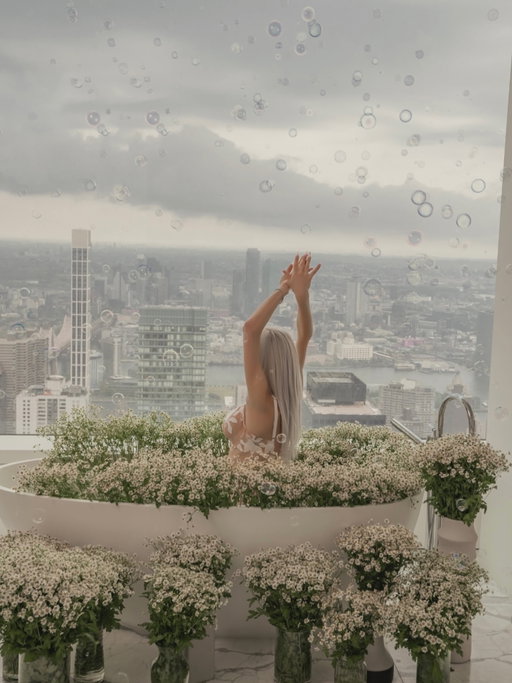 How much would you love waking up to this view ? From one of the tallest buildings in nyc !
DM or email for viewing .

#realestate #luxuryrealestate #nyc #fashion #creator #luxury #sothebysinternationalrealty #sir