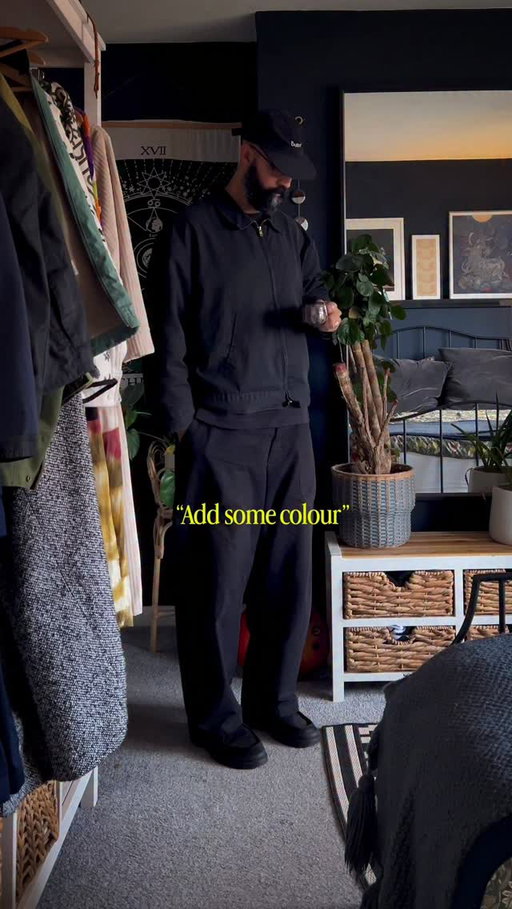 It still counts 🧦 #allblackoutfit #addsomecolour #addsomecolor Inspiration: @iitsalla