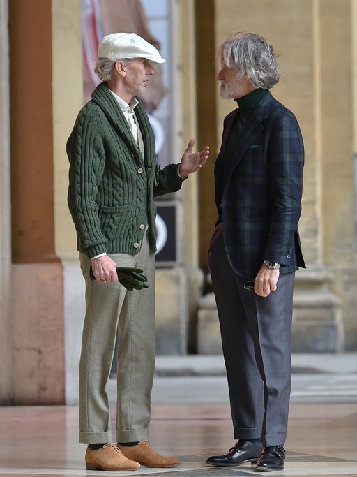 @gui_bo and @franz_1955 looking very stylish around Florence, both wearing @amidehadelin knitwear..

Shot with @nikonnl D750, 70-200mm f/2.8
@nikoneurope 

#pitti #pittiuomo #pittistyle #florence #pittipeople #classicmenswear #menswear #ootdmen #nikonnl #menswithstyle #classicmenstyle #sartorial