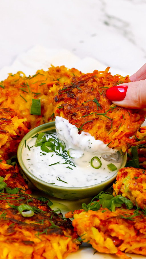 Carrot & Parsnip Fritters with Dill Yogurt 🥕🌿✨ Think crispy on the edges, soft inside, and full of root veggie goodness. These gluten-free fritters bring fiber, healthy fats, and a little plant-powered energy to your plate. And don’t forget about that dill yogurt dip! Packed with protein and flavor. 

Comment “fritter” below 👇 and we’ll send you the recipe link 🔗

Recipe + reel by @megan_rhn 

#holisticnutrition #wholefoods #nutrition #holisticrecipes #easyhealthyrecipes #glutenfree #plantbased #fritters #fritterrecipes