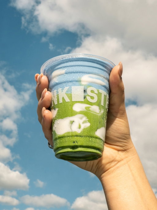 VANILLA BEAN KHLOUD MATCHA

Now available for a limited time at 5 locations across NYC and Boston to celebrate the launch of Khloud protein popcorn at all US Blank Street stores. 

NYC
Green Room, SoHo
University & 11th St
Broadway & E 4th St
Lafayette & S Elliot Pl

BOSTON
W Broadway & A St