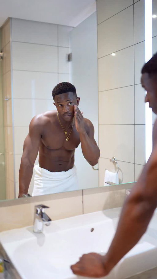 Confidence starts with how you show up @skinceuticals just helps me show up better. 

#skinceuticalsza  #ageinginterupterultraserum #skincareroutine #menskincare #menwith #explore