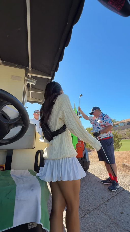 The way the ball crashed into my cart .5 seconds after moving😅
#golf 
Sweater- @ralphlauren