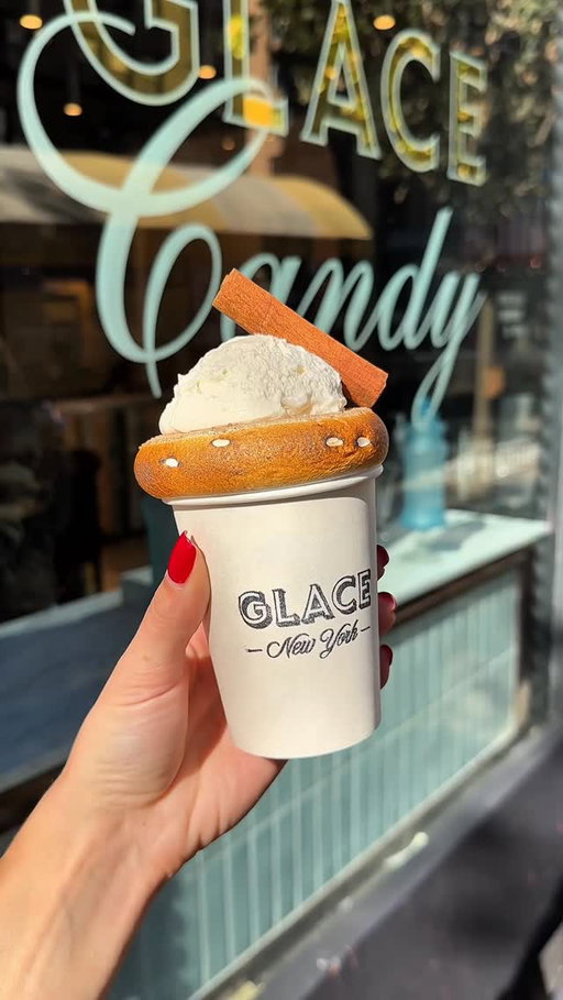 Hot apple cider, with a toasted marshmallow and cinnamon sugar ring from @glacenewyork 😍🍎Grab this hot apple cider and other fall treats like their apple cider slushy while in season.🍫We also love their viral thick hot chocolate that will be released tomorrow, November 7th, at their Upper East Side flagship store and their Rockefeller Center truck! ☕️
What drink do you prefer during the winter time?