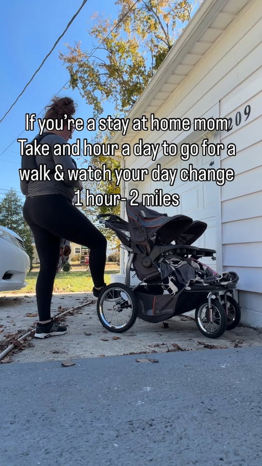 I swear it always sets up the rest of my day for a day of production and not mental overload! I listen to a podcast or book & bam my mindset is realigned again and I feel strong & confident! #momswholift #momswhorun #weightedvests #momswhoworkout