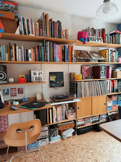 recent faves 🎶

#bintabuhehhome #homestudy #stringshelfie #coffeedaily #butfirstcoffee #cozyhomeshots #apartment #designclassic #plantsplantsplants #booksbooksbooks #bookstagram #whereiwouldliketoread #whereiwouldliketowork #midecenturymodern #cozyhomeshots #interior #interiordesign #vintagehome #aesthetichome #haydesign #eameschair #ENDathome #moodboard #midecenturymodern #interiorinspo #altbauliebe #oldhouselove #interiorlove