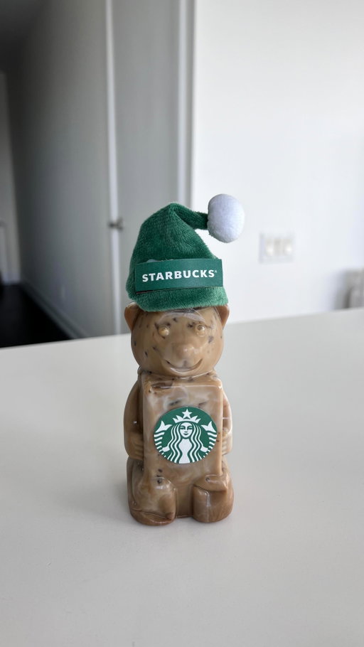 Couldn’t get my hands on a Bearista this morning, so I decided to make one myself!! 

How cute is it!? 🐻☕️🤎

@starbuckscanada @starbucks

#starbucks #starbucksbearista #bearista #bearistastarbucks