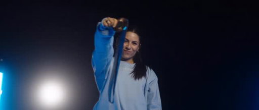 Pas à tous les jours qu’on touche à une médaille olympique ! 🎥 @moodclothingmtl x @soph_methot | Mood - Limitless