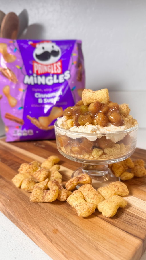 #PringlesPartner Caramel apple + cheesecake + @pringles Mingles Cinnamon & Sugar CRUNCH = dessert magic. Would you try this layered parfait? #ThanksgivingRecipe