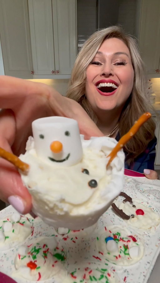 Whipped Cream Floats
• a silicone muffin tray works best or you can add the whipped cream on a tray lined with parchment paper
• I used marshmallows, cake sprinkles, chocolate covered pretzels, candied covered chocolate , and edible marker
to draw on the face. So much fun to create with the family ☃️