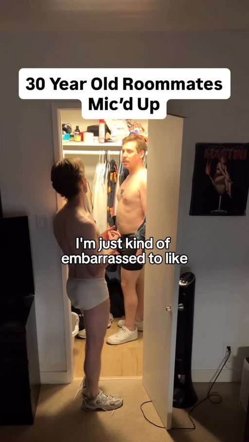 You have to take fashion swings

#comedy #cringe #roommates