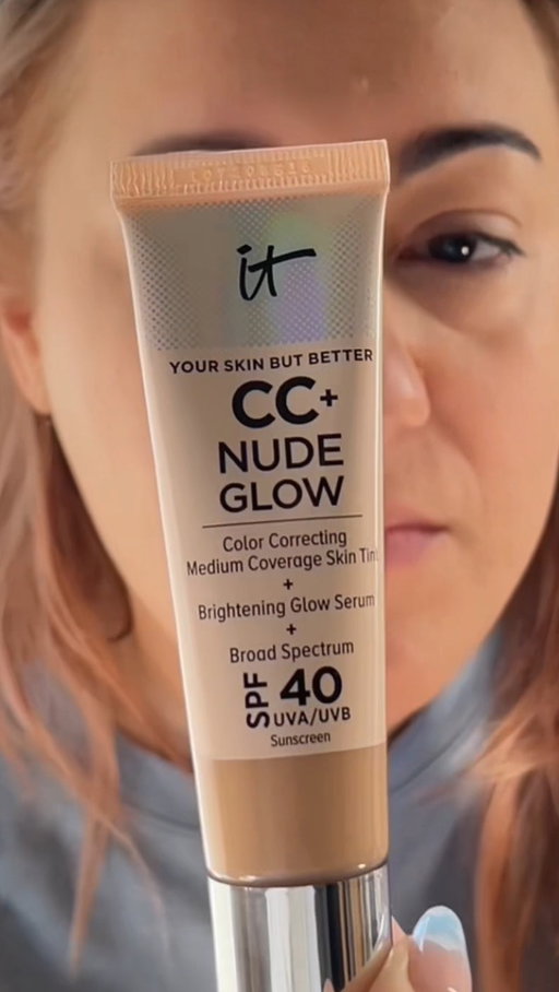 #itcosmeticspartner Beauty queens, @itcosmetics is such a great example of a brand that actually listens to their community Wifey and I mentioned that their gondola felt a bit unorganized and confusing, and the It Cosmetics team reached out and invited us to their HQ to show how they completely reworked their approach. From the new layout to the way they spotlight my personal favorites like Nude Glow, it was so special seeing how much they’ve grown. Go It Cosmetics! #beautynews #makeupreview #itcosmetics #beautycommunity