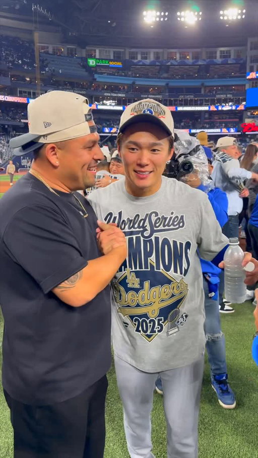 Such an amazing moment at the Best World Series Ever! Bringing fans beyond the dugout: #priceless @mastercard @mlb #mastercardpartner