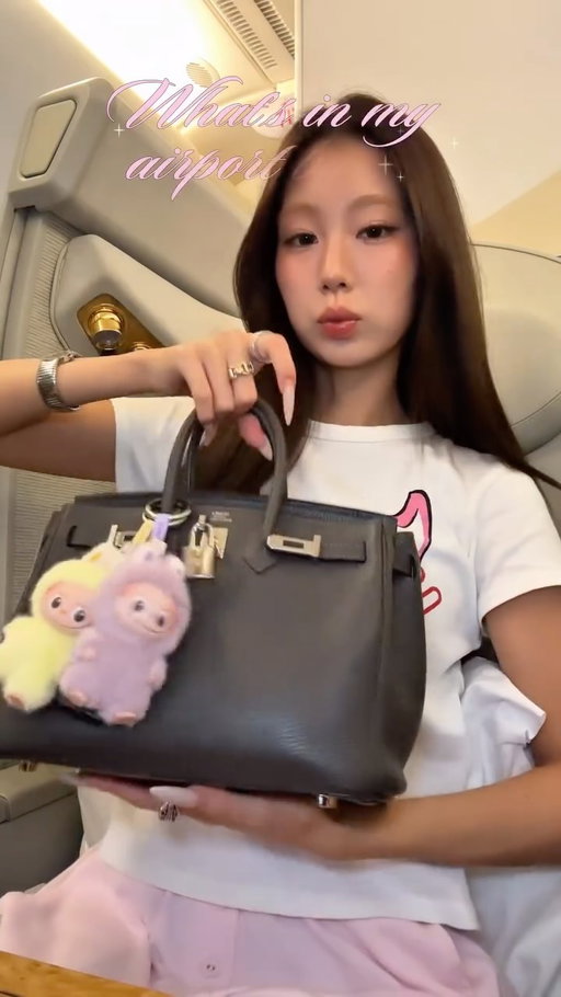what’s in my airport bag✈️🩷