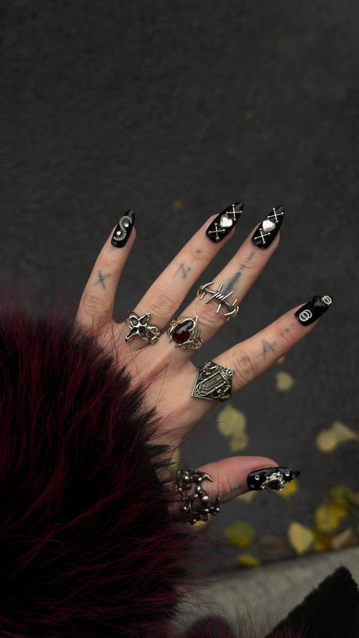 Jewelry and nails aesthetic 🖤
My lovely brands 
@symptom.jewelry
@xx_jwlry 
@ozeauge 
@hypsoline_jewelry 
@homsa_toftt 
@snapkate 
@beautymeansjewelry 
@uni_jewerly_bar 
@warp.jewelry