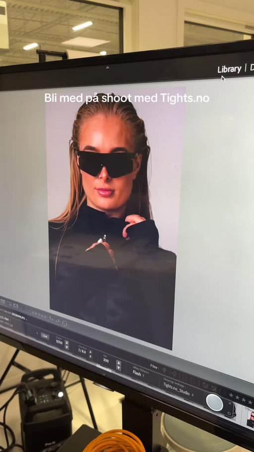 Tilbake i studio med gjengen i @tights.no og @pernilletorhov ! Gleder oss til å dele resultatet🤭🥳 #sony #photography #behindthecamera #studiophotoshoot #studiophotograhy #smallbusiness #smallbusinessowner