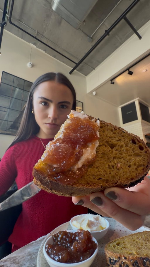 I LOVE PUMPKIN & SOURDOUGH 🧡🍞 I’m not sure what kind of jam that was but it was very unique and delish.

@libraebakery #libraebakery #nycbakery #bakery #pumpkinsourdough #sourdough #breakfastplate #nyc #nycfoodie #nyu #nyustudent #college #collegelife #wheretoeataroundnyu #collegefoodie
