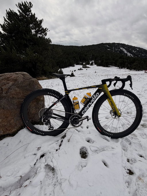 Vous ne verrez rien de plus beau aujourd’hui 🤩 @cervelo 💛 Back at it 👊🏻 #gravelride